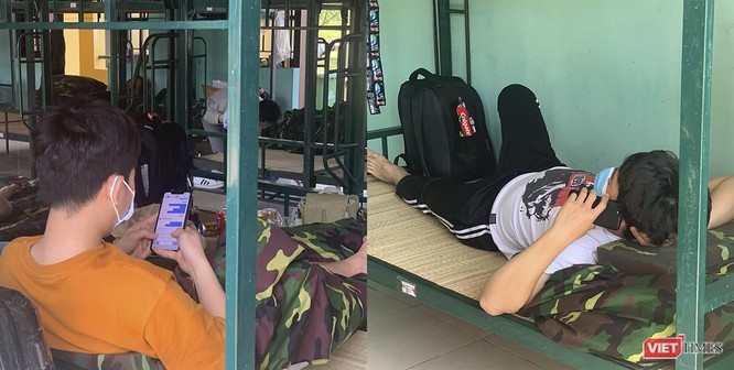 Công dân Việt Nam cách ly tại trung tâm được sử dụng điện thoại, kết nối với bên ngoài. Ảnh: Hồ Xuân Mai.