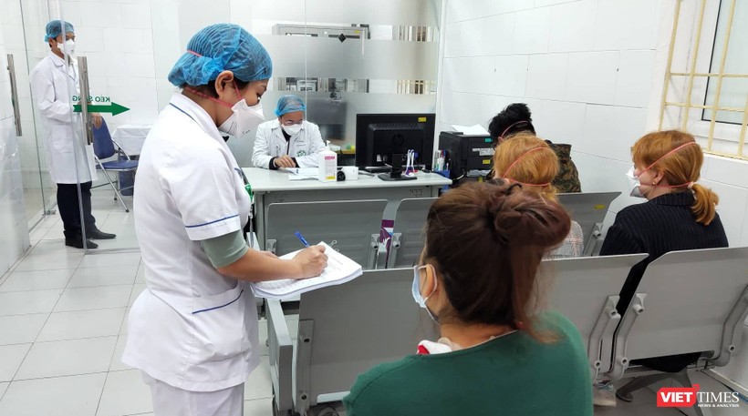Nhiều bác sĩ ở Bệnh viện E, Huyết học và Truyền máu Trung ương, Việt Pháp, Đức Giang đang đối mặt nguy cơ nhiễm COVID-19 vì đã tiếp xúc gần với bệnh nhân 237.