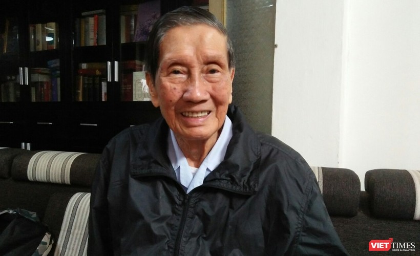 Nhạc sĩ Phạm Tuyên trong buổi trò chuyện riêng với VietTimes nhân dịp 45 năm thống nhất đất nước. Ảnh: Thục Nhi.