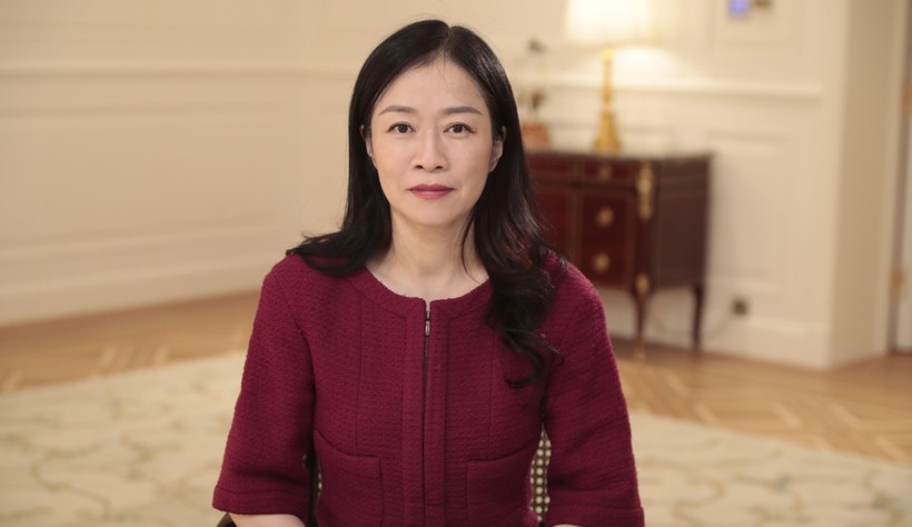 Bà Chen Lifang - Phó Chủ tịch Cấp cao kiêm thành viên HĐQT Huawei - trao đổi trực tuyến tại diễn đàn.