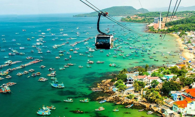 Cáp treo Hòn Thơm mang tới cảnh đẹp biển, đảo, rừng xanh và những bãi tắm trong cụm đảo An Thới, Nam Phú Quốc.