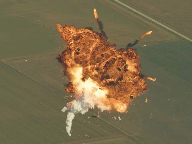 Hình ảnh tên lửa Grasshopper của SpaceX nổ tung trên không do hỏng máy cảm biến vào tháng 8/2014 (ảnh: SpaceX/YouTube)