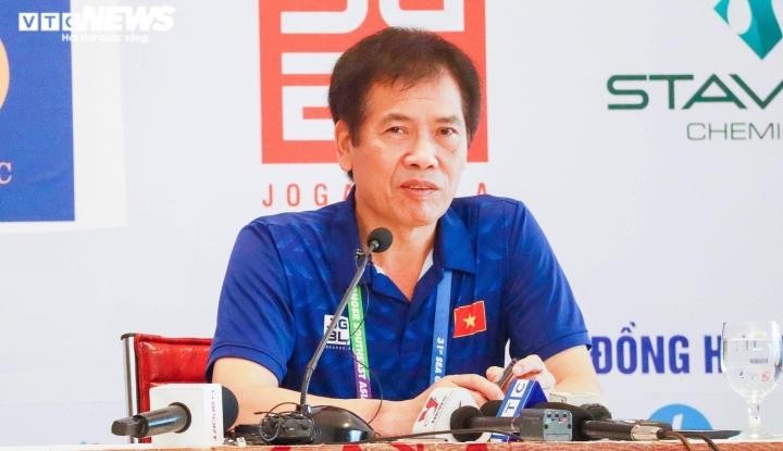 Trưởng đoàn thể thao Việt Nam Trần Đức Phấn phát biểu trong buổi gặp gỡ báo chí sau SEA Games 31 