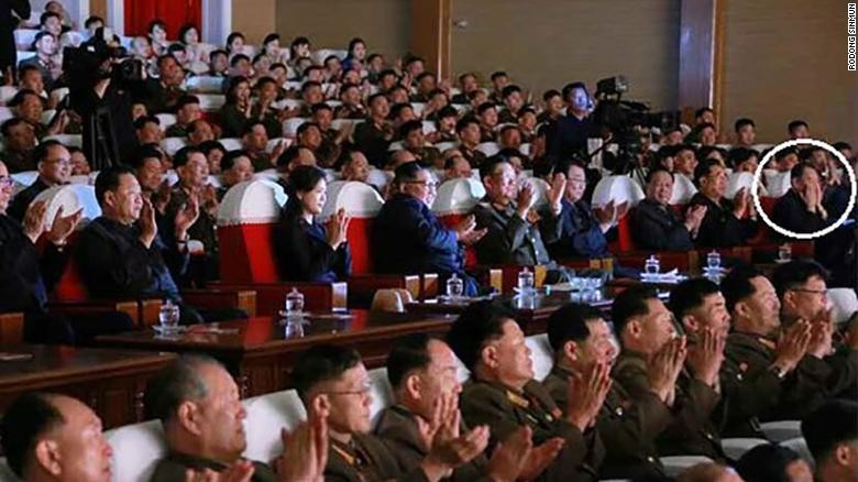 Nhà ngoại giao Triều Tiên Kim Yong Chol (khoanh tròn) trong bức ảnh mà truyền thông Triều Tiên đăng tải mới đây (Ảnh: CNN)