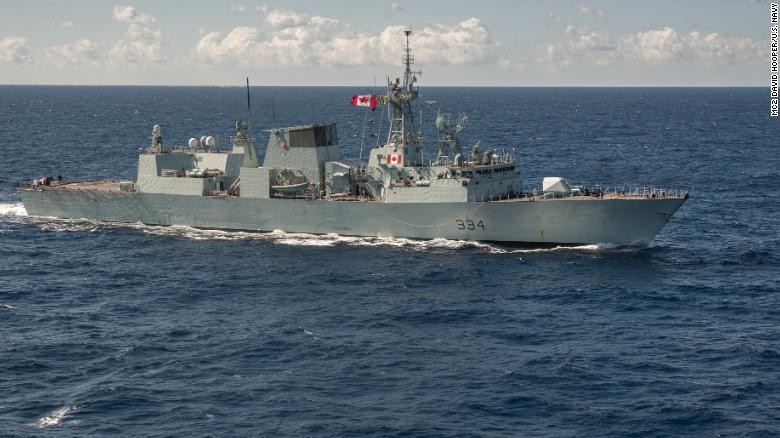 Tàu khu trục HMCS Regina của Canada (Ảnh: CNN)