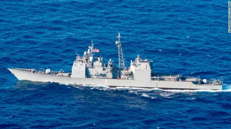 Mỹ thường xuyên điều chiến hạm đi qua eo biển Đài Loan (Ảnh: CNN)