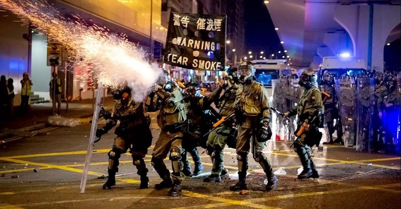 Làn sóng biểu tình đã kéo dài suốt 8 tuần liên tiếp ở Hong Kong (Ảnh: NBC)