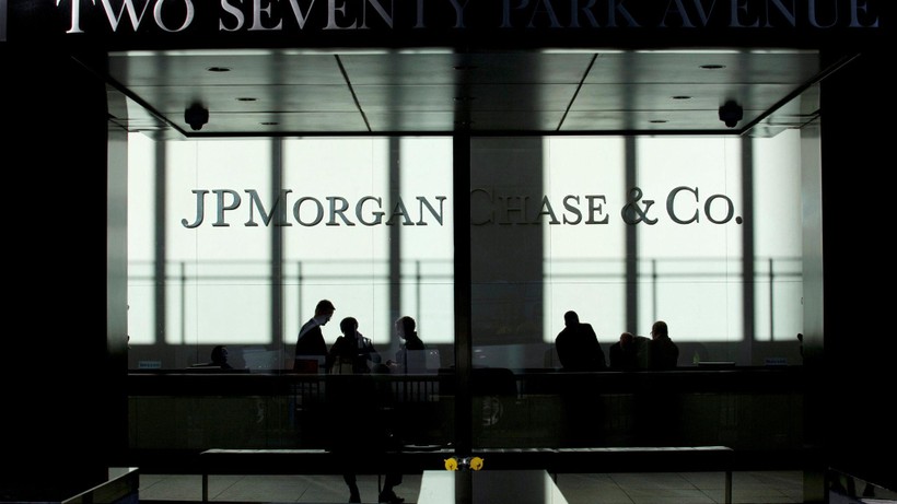 Nhiều nhân viên của JPMorgan bị cáo buộc thao túng giá kim loại quý để thu lợi bất chính hàng triệu USD (Ảnh: FT)