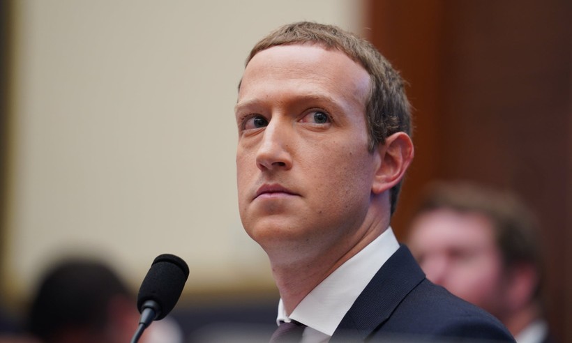 Ông chủ Facebook Mark Zuckerberg hứng nhiều chỉ trích vì không kiểm soát các đoạn quảng cáo có thông tin sai lệch (Ảnh: Guardian)