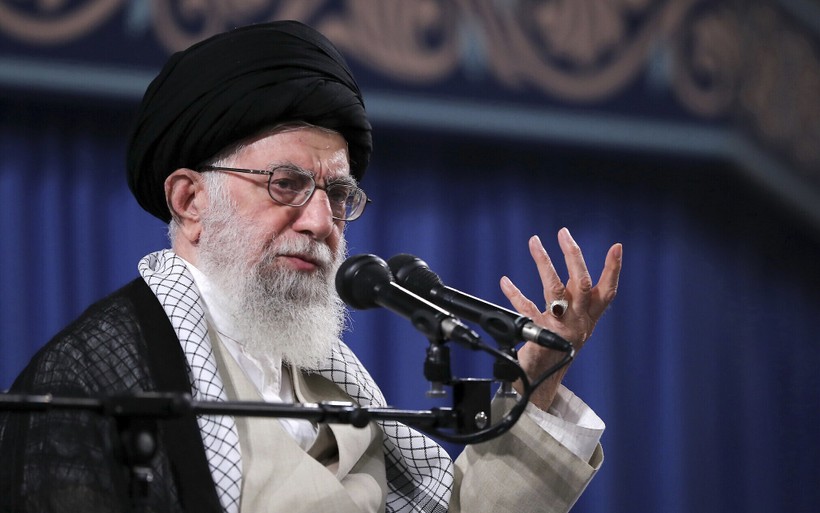 Lãnh tụ tối cao Iran Ali Khamenei chỉ trích nhóm E3 vì kích hoạt cơ chế tranh chấp trong thỏa thuận hạt nhân (Ảnh: AP)