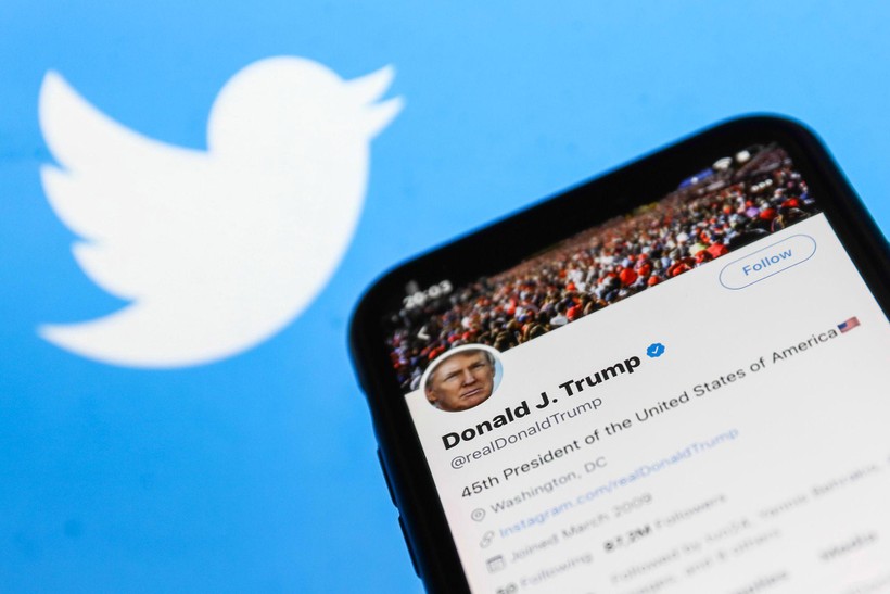 Twitter cảnh báo cấm vĩnh viễn tài khoản của Tổng thống Trump (Ảnh: NYPost)