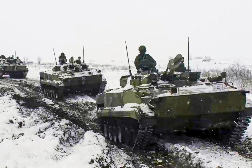 Xe thiết giáp Nga trong một cuộc tập trận ở vùng Rostov (Ảnh: AP)
