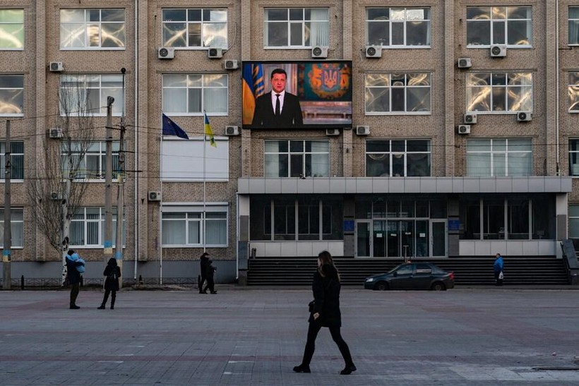 Tổng thống Ukraine Volodymyr Zelensky phát biểu trước toàn quốc ngày 20/2 (Ảnh: The Washington Post)
