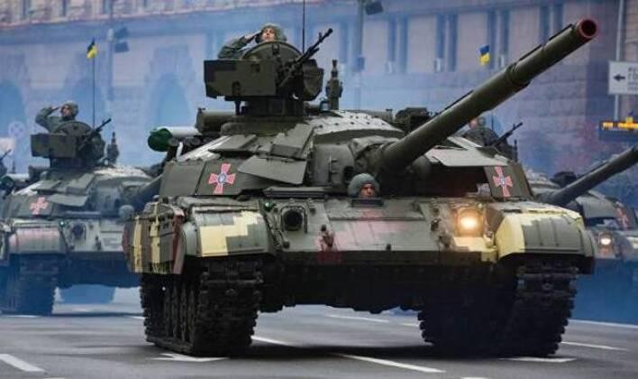 Mẫu xe tăng T-64 đã lỗi thời nhưng vẫn được quân đội Ukraine sử dụng làm tăng chủ lực (Ảnh: Military Watch)