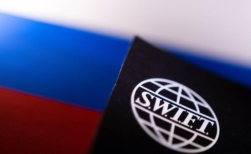 Ngắt kết nối Nga khỏi SWIFT có thể gây tác động tới nhiều quốc gia khác (Ảnh: Japan Times)