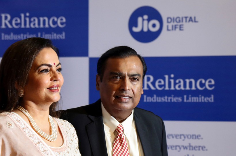 200515084056-mukesh-ambani-2019-file.jpg