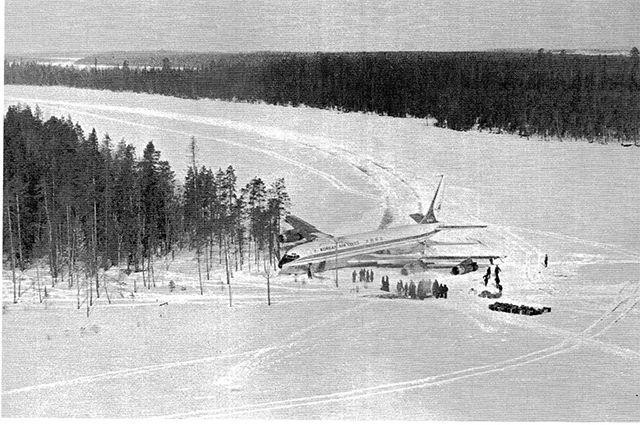Chiếc Boeing 707-321V của Hàn Quốc hạ cánh khẩn cấp xuống mặt hồ Korpiyarvi (Nguồn AIF). 