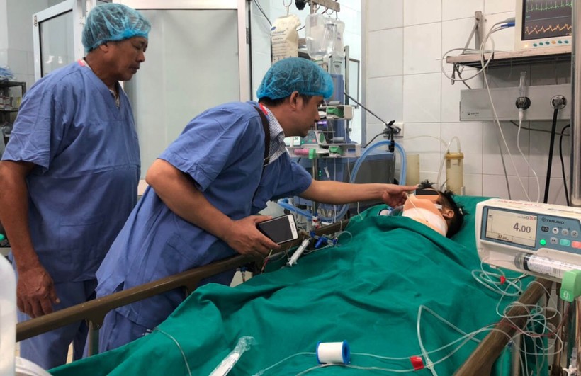 Gia đình gặp anh Soái lần cuối trước khi các bác sĩ đưa anh vào phòng mổ thực hiện ca lấy và ghép đa tạng.
