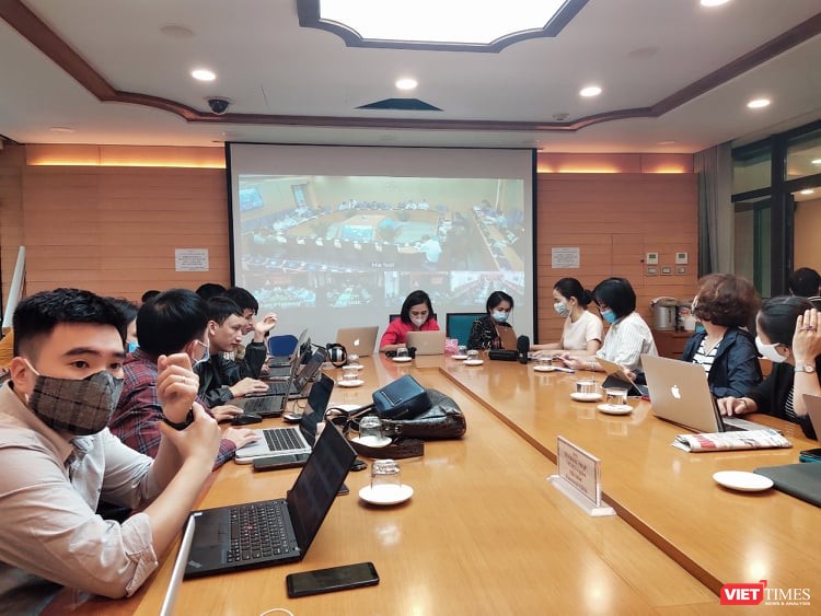 Báo chí dự họp Ban Chỉ đạo phòng, chống dịch COVID-19 tại UBND TP. Hà Nội. Ảnh: Minh Thúy 