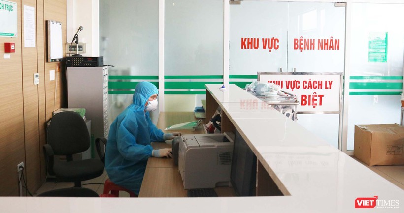Bác sĩ trực cấp cứu ở bệnh viện (Ảnh - Minh Thuý) 