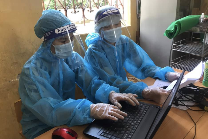 Nhân viên y tế nhập dữ liệu (Ảnh - BYT)