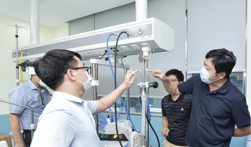Máy oxy dòng cao BKVM-HF1 được thử nghiệm tại phòng thử nghiệm của VMED Group (Ảnh - VMED)