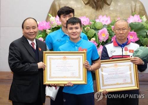 Quốc tế “choáng” với màn chào mừng U-23 Việt Nam vinh quy ảnh 2 Quốc tế “choáng” với màn chào mừng U-23 Việt Nam vinh quy ảnh 2