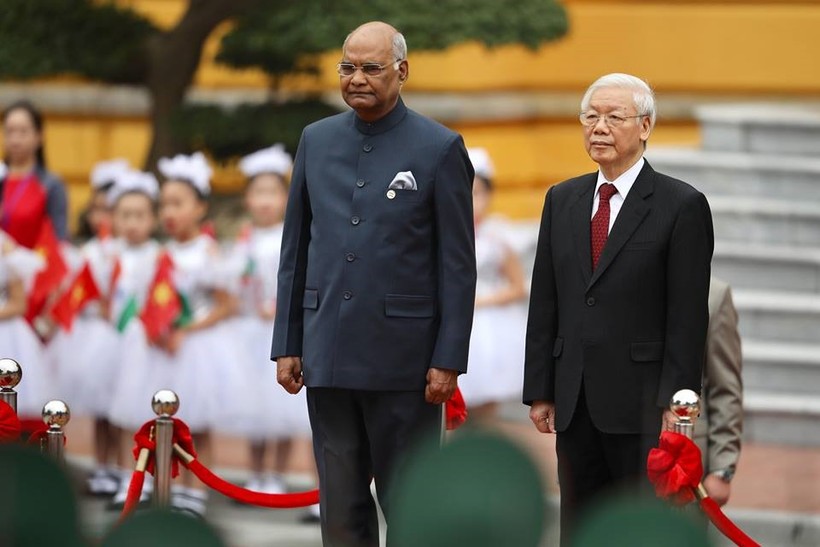 Tổng Bí thư, Chủ tịch Nước Nguyễn Phú Trọng chủ trì lễ đón trọng thể Tổng thống Ấn Độ tại Phủ Chủ tịch.