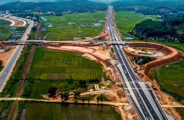 Dự án cao tốc Đà Nẵng-Quảng Ngãi mới đưa vào sử dụng từ tháng 9/2018 nhưng đã nhanh chóng xuống cấp, hư hỏng.
