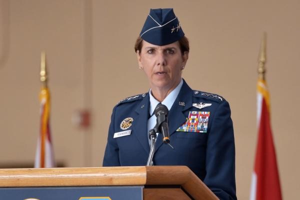 Tướng 4 sao Không quân Lori J. Robinson