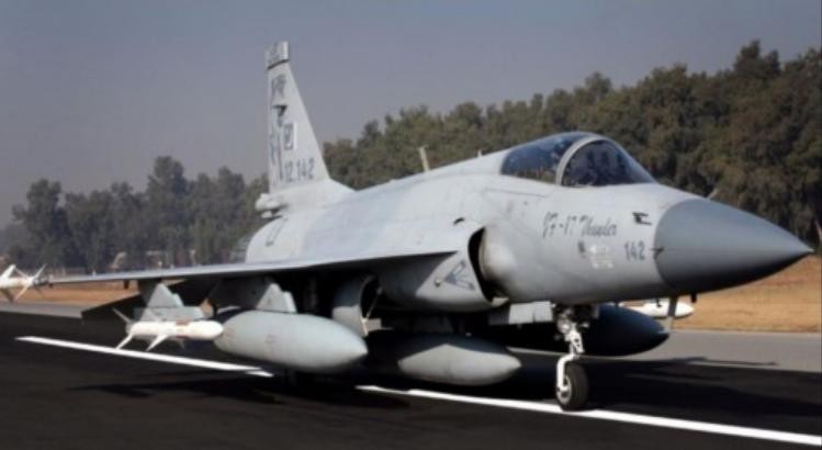 Máy bay chiến đấu hạng nhẹ JF-17 Thunder/FC-1 Kiêu Long do Trung Quốc và Pakistan hợp tác phát triển.