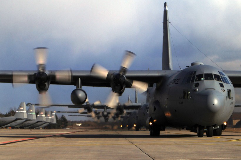 Vận tải cơ C-130 Hercules.