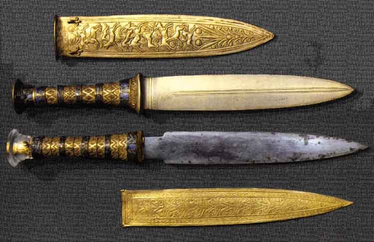 Con dao sắt từ vật liệu thiên thạch của vị vua Ai Cập cổ đại.