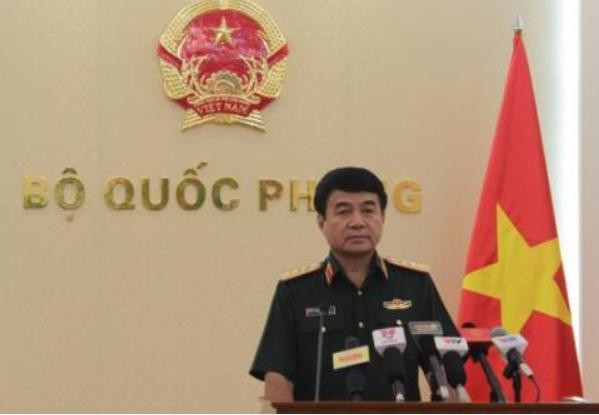 Thượng tướng Võ Văn Tuấn trả lời phỏng vấn báo chí.