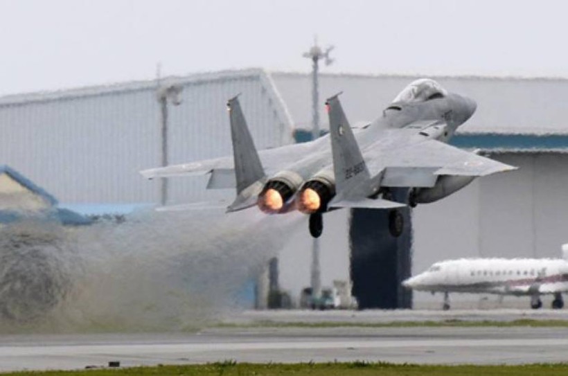 Máy bay chiến đấu F-15 Lực lượng Phòng vệ Trên không Nhật Bản cất cánh ở căn cứ Okinawa. Ảnh: Tin tức Tham khảo, Trung Quốc.