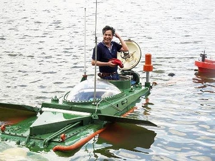 Tàu ngầm Hoàng Sa và ông Nguyễn Quốc Hòa.