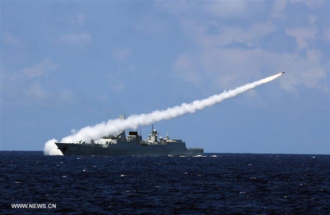 Tàu chiến, máy bay Trung Quốc bắn tên lửa thật trong tập trận ở Biển Đông.