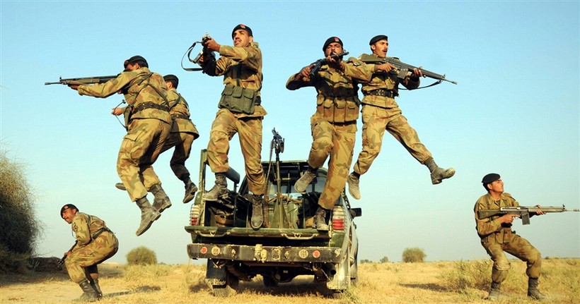 Mỹ bất ngờ cắt viện trợ quân sự cho quân đội Pakistan.