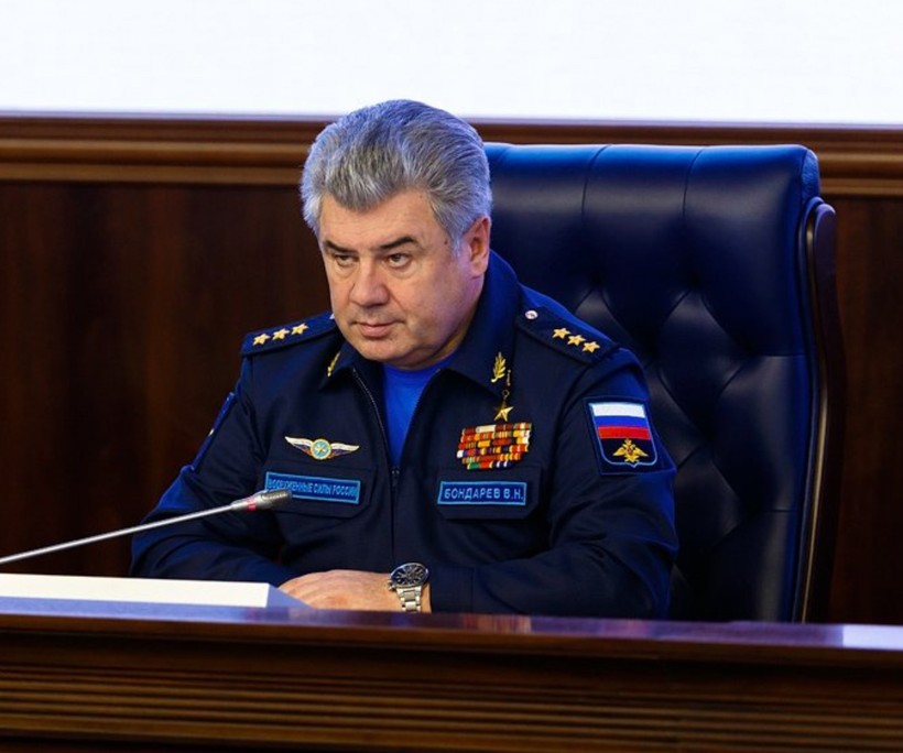 Tư lệnh các lực lượng không quân và vũ trụ Nga - Thượng tướng Viktor Bondarev. 