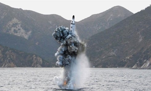 Tên lửa từ tàu ngầm Bắc Triều Tiên rơi vào vùng nhận dạng phòng không Nhật Bản.