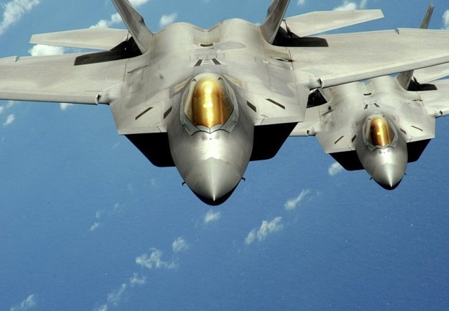 Phi công Mỹ kể chuyện dùng F-22 theo dõi, sẵn sàng bắn hạ Su-24 của Syria.