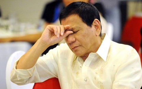 Tổng thống Duterte đang phải đối mặt với những âm mưu đảo chính cả trong và ngoài nước. Ảnh: AP