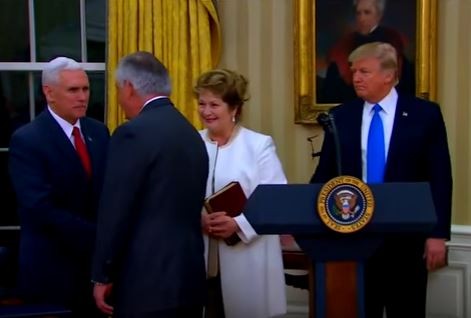 Ông Trump và phó tướng tham gia lễ tuyên thệ của Ngoại trưởng Rex Tillerson.