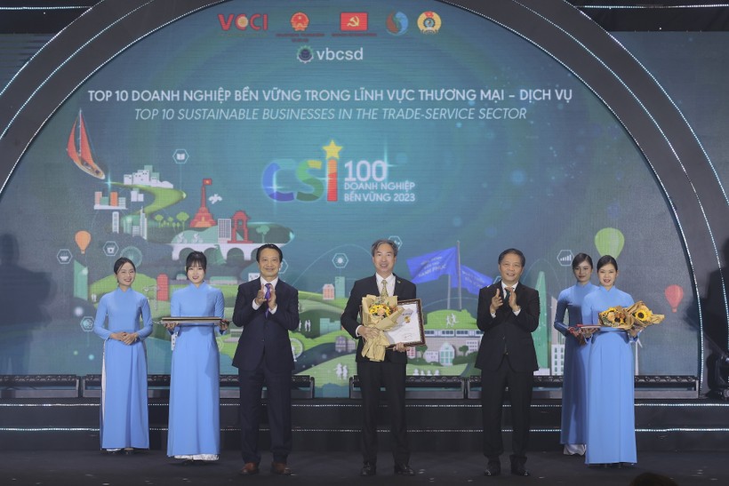 Tập đoàn BRG Top 10 doanh nghiệp bền vững Việt Nam 2023.jpg