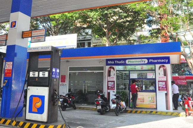 Nhà thuốc Pharmacy của Công ty Pharmacity nằm trong khuôn viên cửa hàng xăng dầu Petrolimex trên đường Phạm Hồng Thái, quận 1, TPHCM