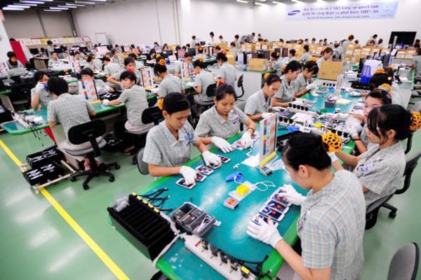 Việt Nam lần đầu tiên đứng đầu thị trường gia công thế giới