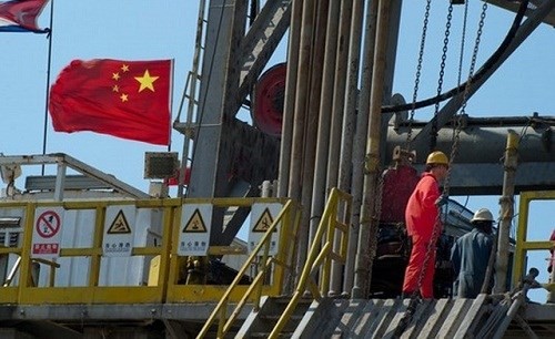 Trung Quốc vừa trở thành nước nhập khẩu dầu thô lớn nhất thế giới - Ảnh:  Reuters