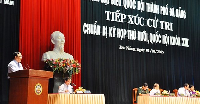 Phó Chủ tịch Quốc hội Huỳnh Ngọc Sơn phát biểu tại buổi tiếp xúc cử tri TP. Đà Nẵng sáng 1/0 (Ảnh: HC)