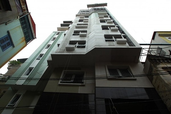 Ngôi nhà xây sai phép của Phó Giám đốc Sở Giao thông vận tải Hà Nội vượt lên cao hơn hẳn các ngôi nhà xung quanh