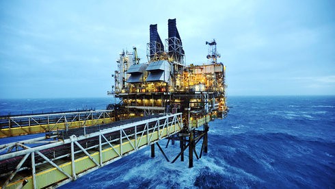 Bất chấp giá dầu rơi, PVN tăng khai thác dầu khí trên 10%